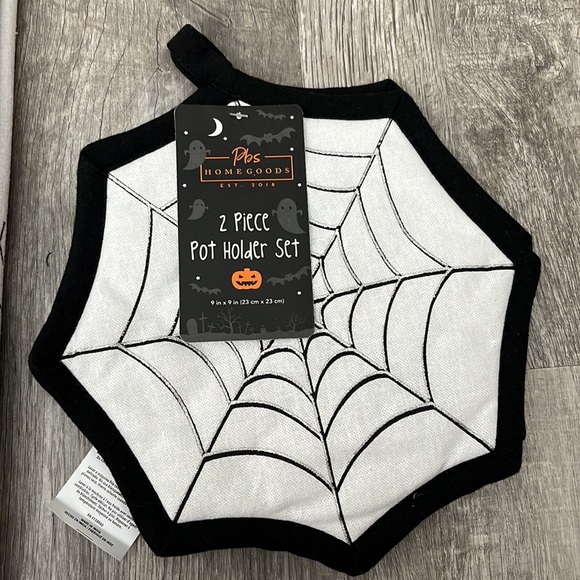 NWT 4 pc Spider Web Kitchen Linen Set - Picture 3 of 4
